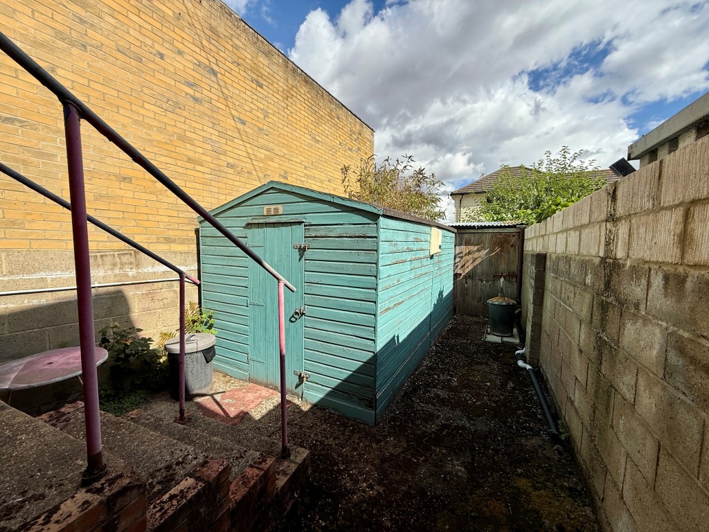 Lot: 18 - MIXED RESIDENTIAL AND COMMERCIAL PROPERTY - Outside space with shed to rear